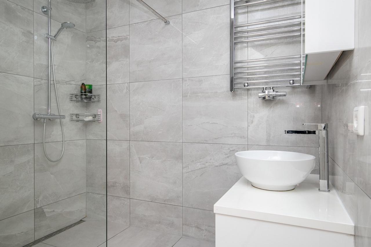 2-bedroom apartment with parking in Poort - Image 7