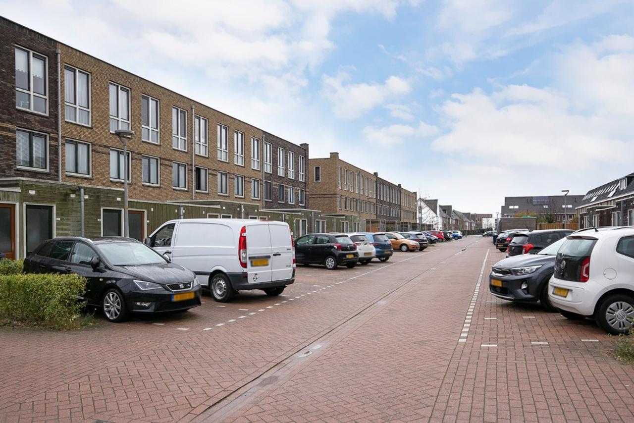 2-bedroom apartment with parking in Poort - Image 17