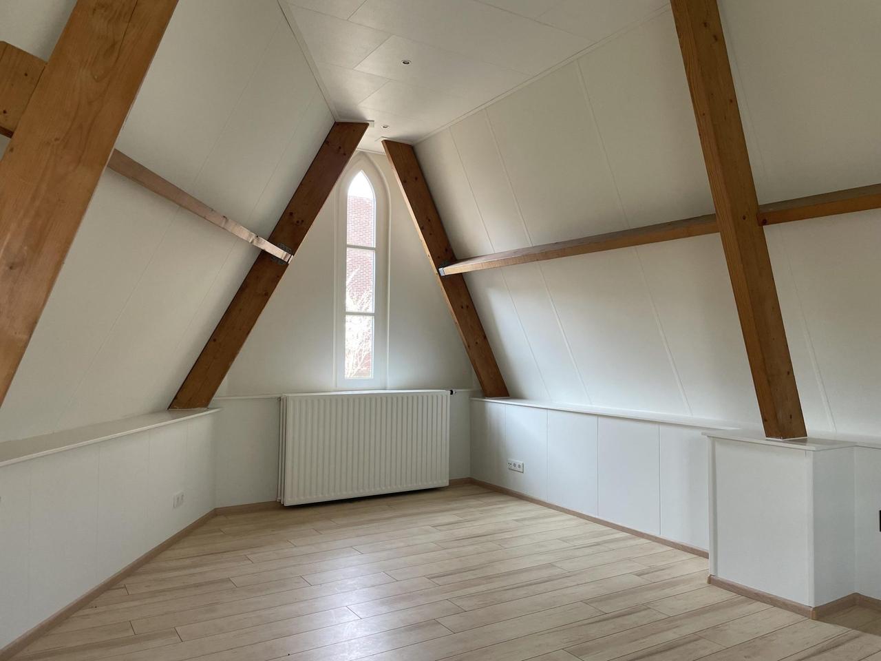 Living in a former chapel - Image 12