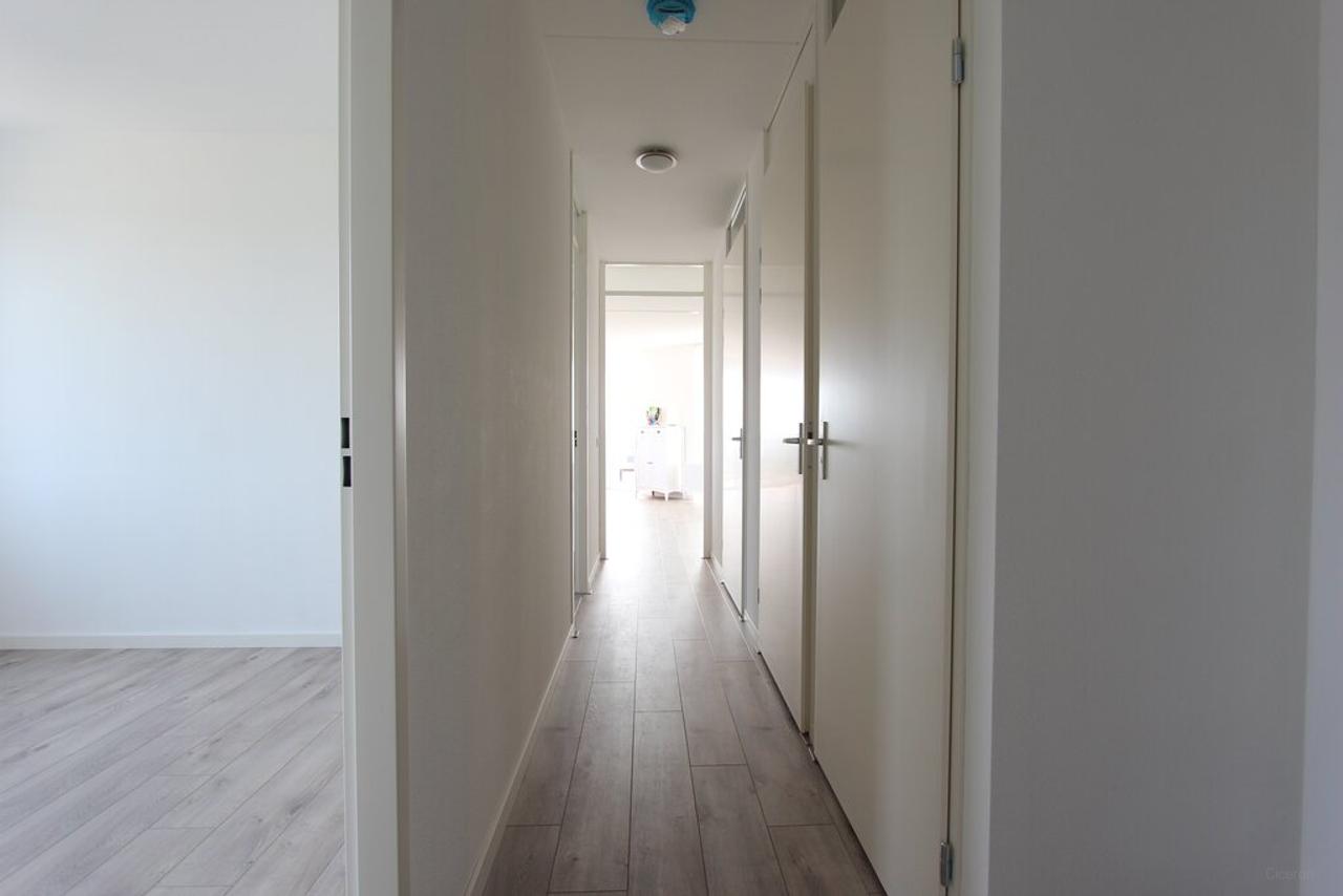 Furnished 3-room apartment with balcony - Image 10
