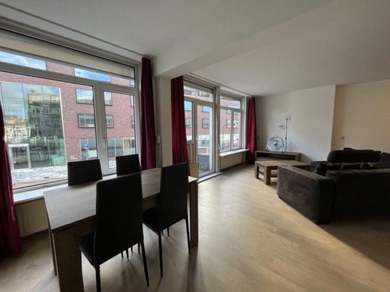 Gemeubileerd appartement met balkon - Afbeelding 2