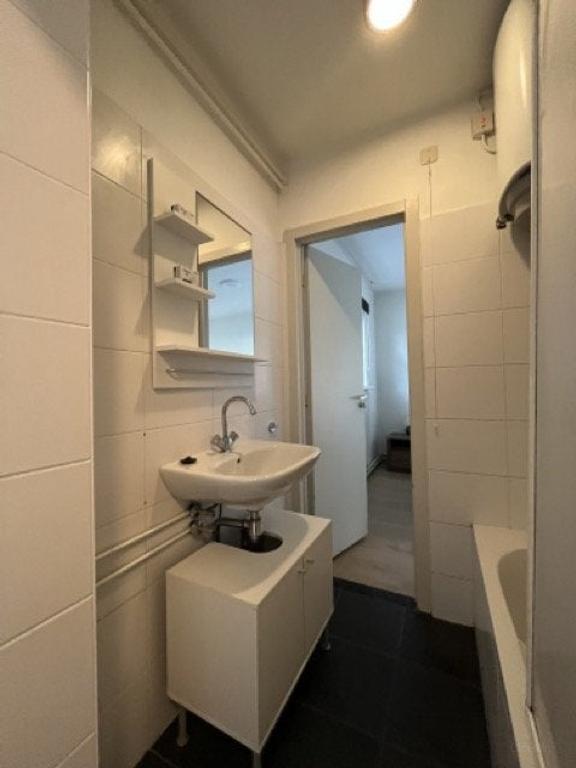 Gemeubileerd appartement met balkon - Afbeelding 11