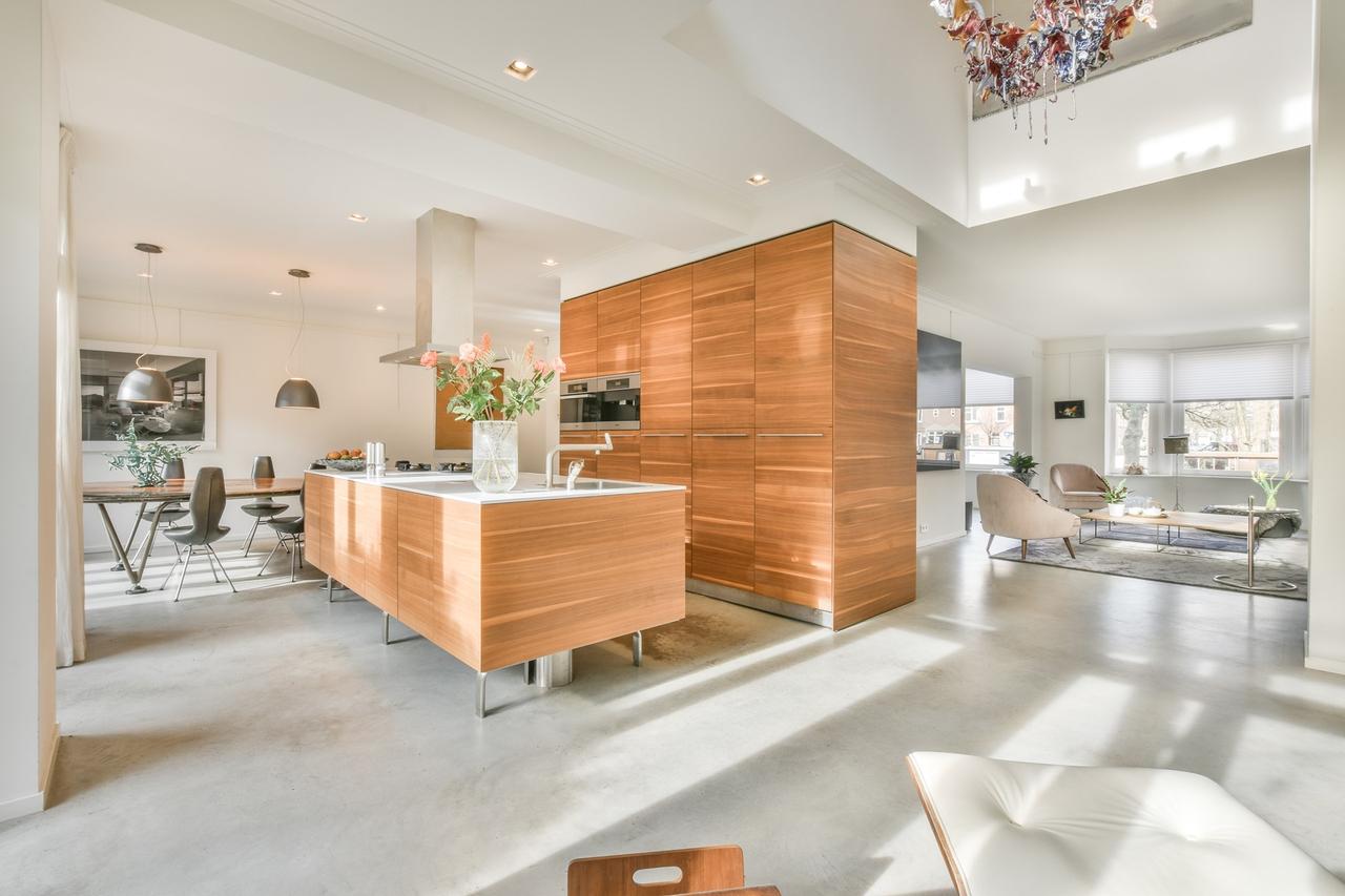 Gerenoveerd appartement van 200 m² aan de Amstelkade - Afbeelding 1