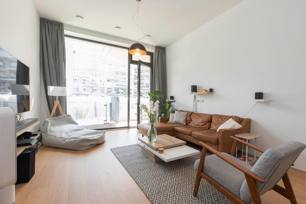 Gemeubileerd appartement met terras - Afbeelding 1