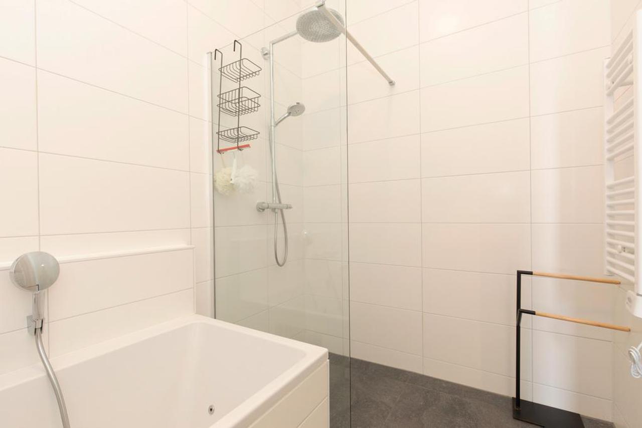 Gemeubileerd appartement met terras - Afbeelding 14