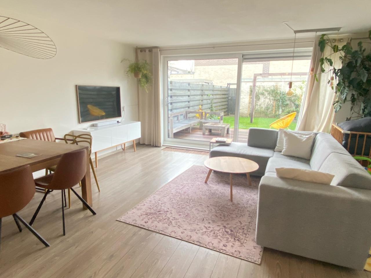 Furnished 5-bedroom family home - Image 1