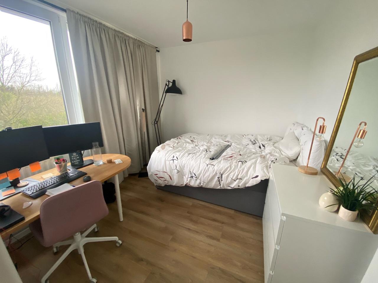 Furnished 5-bedroom family home - Image 11