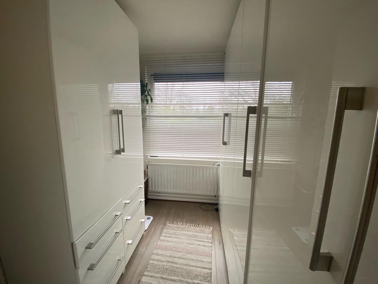 Furnished 5-bedroom family home - Image 12
