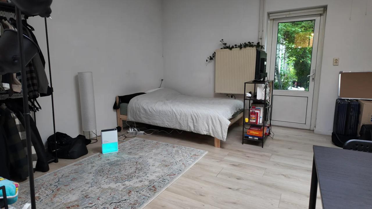 Studio with garden on Scharnerweg - Image 1