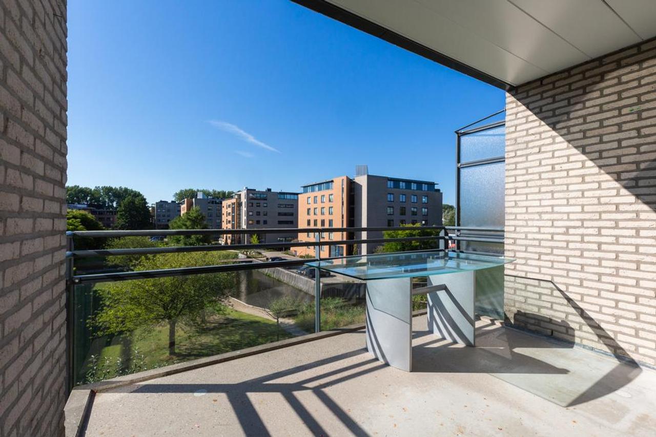 Modern appartement met kookeiland in Buitenveldert - Afbeelding 1
