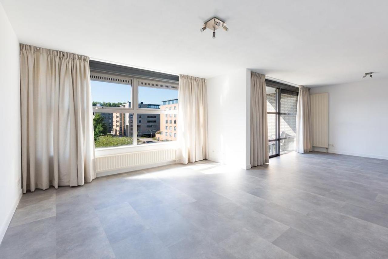 Modern appartement met kookeiland in Buitenveldert - Afbeelding 2