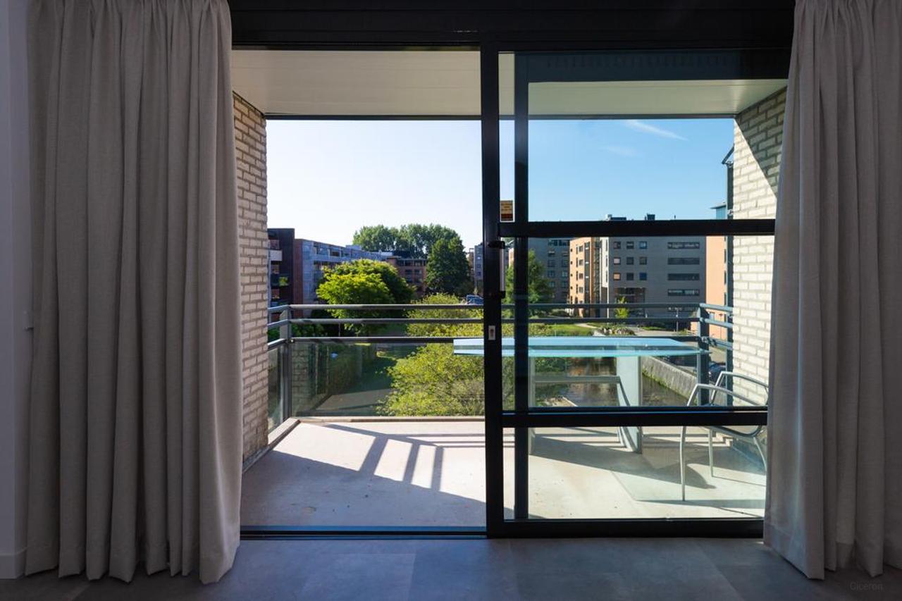 Modern appartement met kookeiland in Buitenveldert - Afbeelding 9