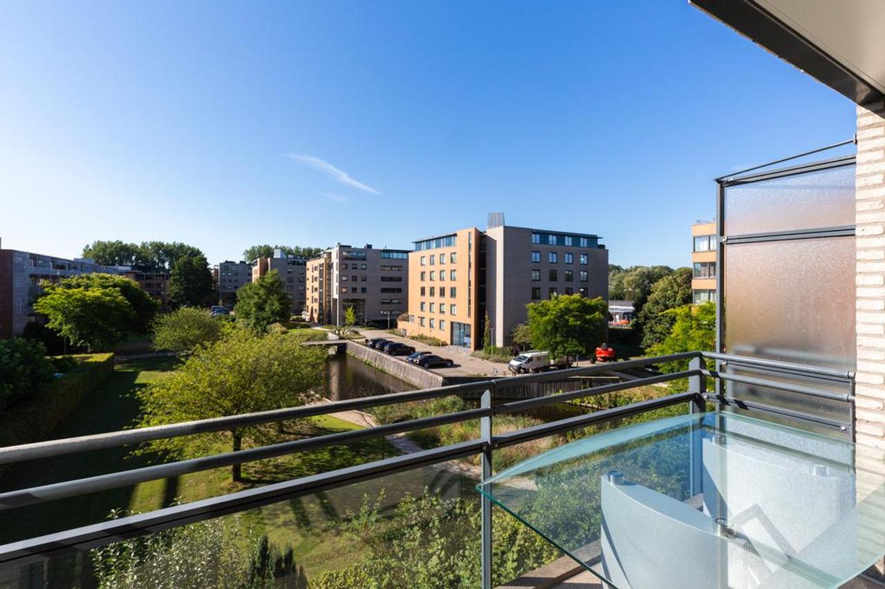 Modern appartement met kookeiland in Buitenveldert - Afbeelding 10