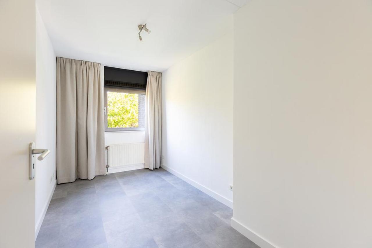 Modern appartement met kookeiland in Buitenveldert - Afbeelding 11