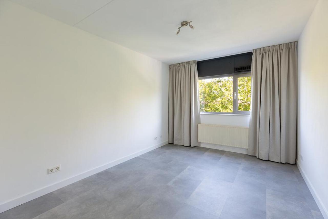 Modern appartement met kookeiland in Buitenveldert - Afbeelding 12