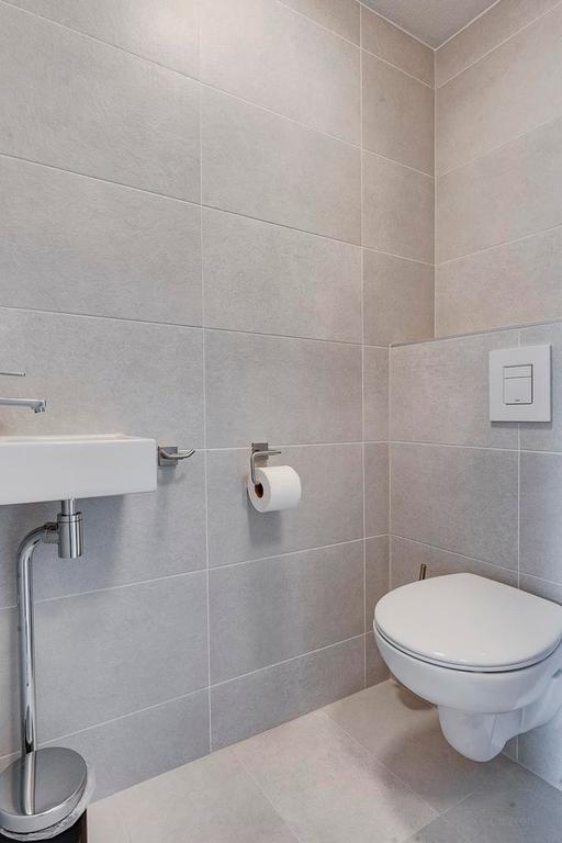 Furnished 2-bedroom apartment with garden - Image 15