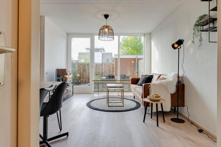 Furnished 2-bedroom apartment with garden - Image 17