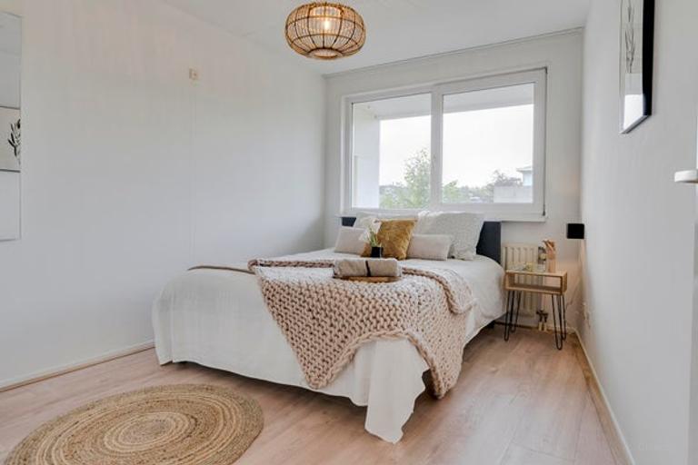 Furnished 2-bedroom apartment with garden - Image 18