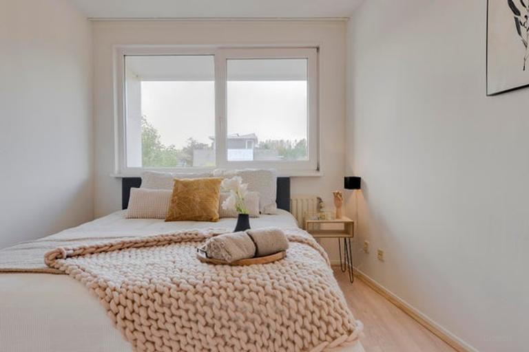 Furnished 2-bedroom apartment with garden - Image 19