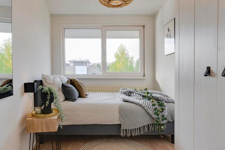Furnished 2-bedroom apartment with garden - Image 20