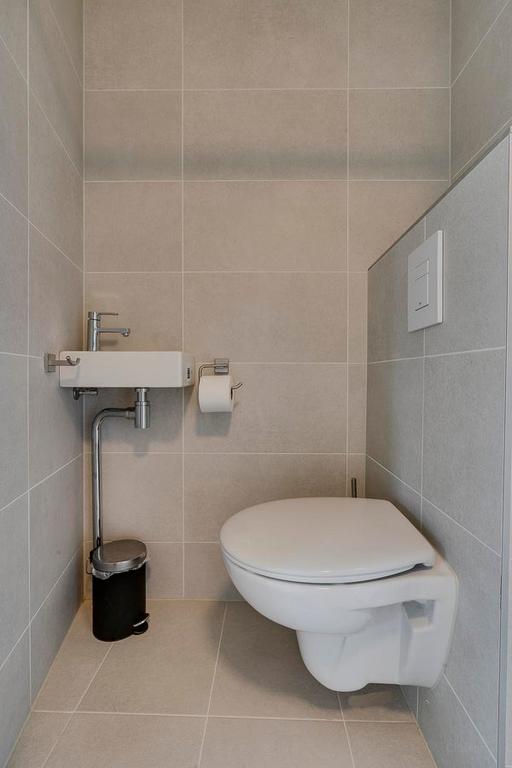 Furnished 2-bedroom apartment with garden - Image 21
