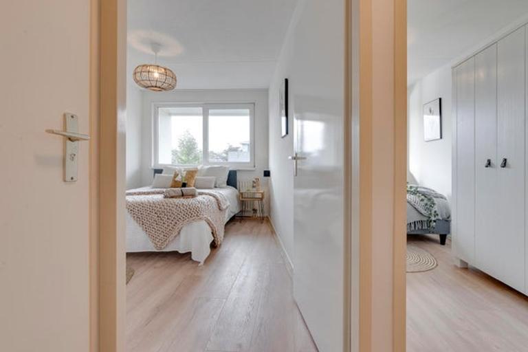 Furnished 2-bedroom apartment with garden - Image 25