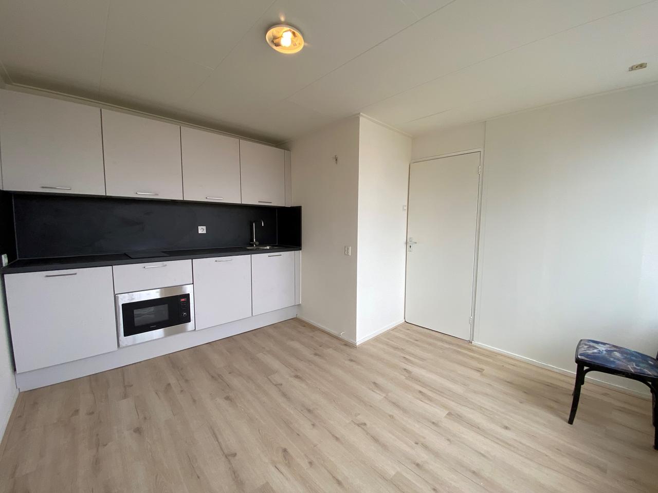 Studentenkamer van 12 m² met eigen keuken in de Oosterpoort - Afbeelding 2