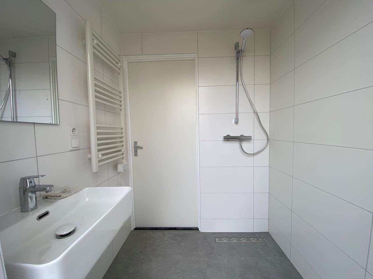 Studentenkamer van 12 m² met eigen keuken in de Oosterpoort - Afbeelding 8