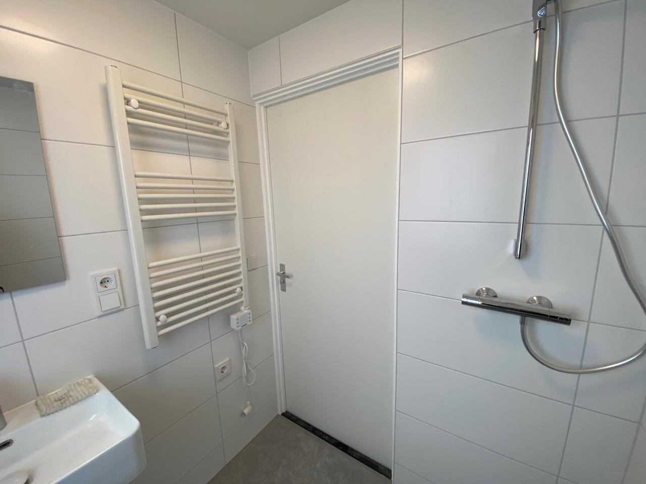 Studentenkamer van 12 m² met eigen keuken in de Oosterpoort - Afbeelding 9