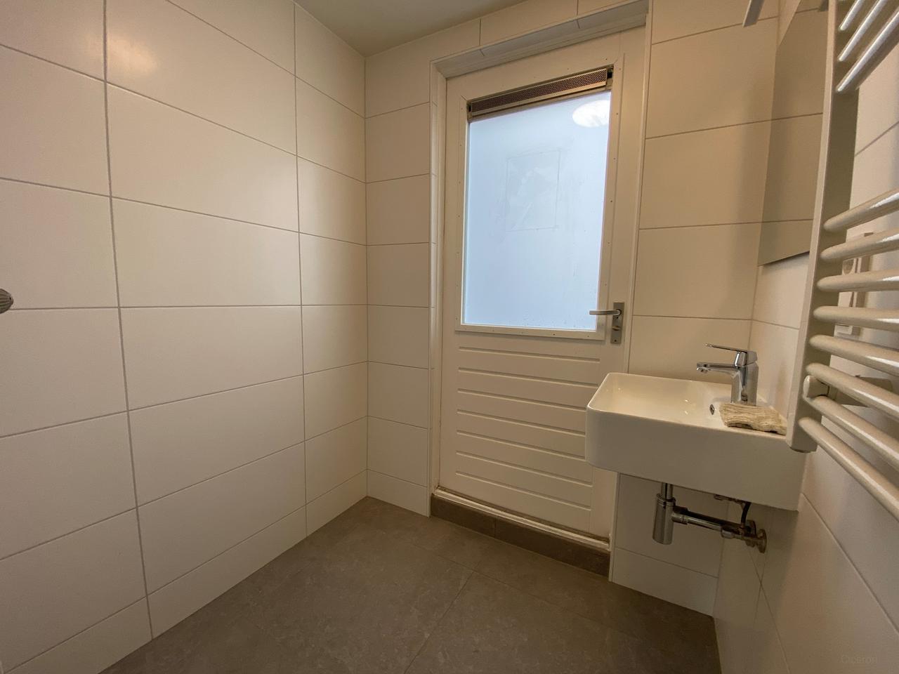 Studentenkamer van 12 m² met eigen keuken in de Oosterpoort - Afbeelding 10