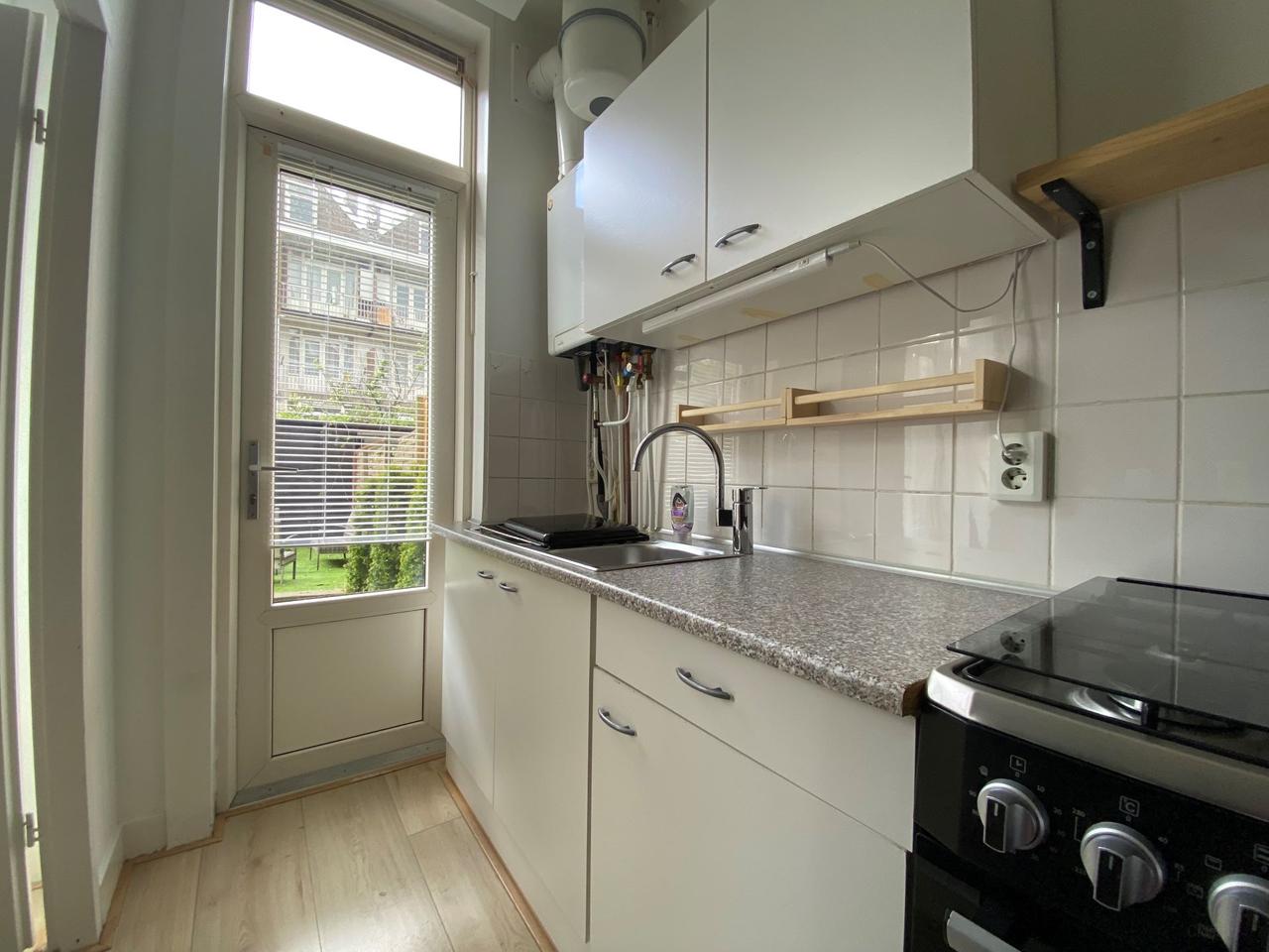 Apartment with sunny garden in Carnisse - Image 8