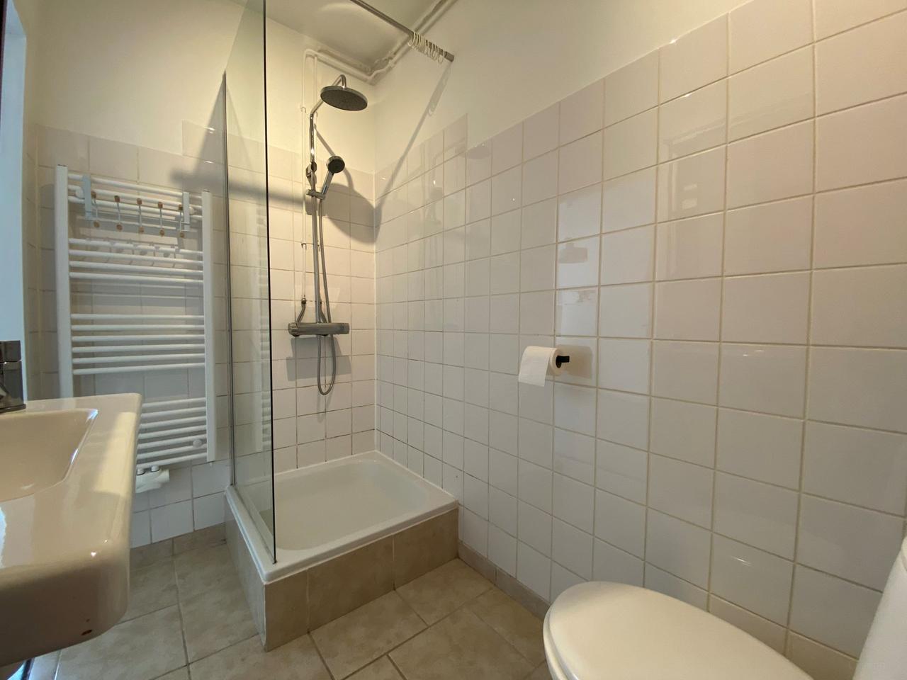 Apartment with sunny garden in Carnisse - Image 11