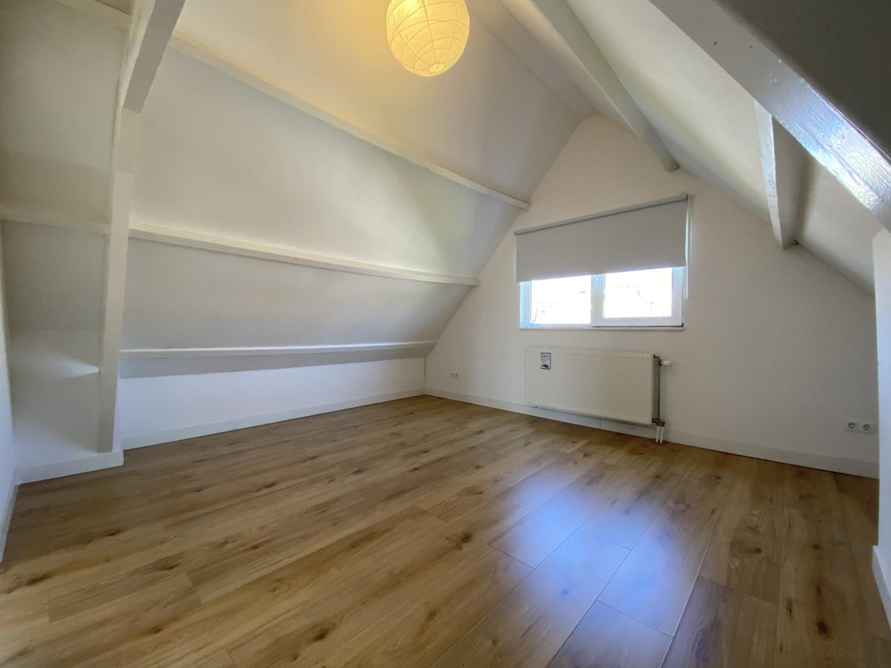 Licht dubbel bovenhuis met 2 slaapkamers - Afbeelding 11