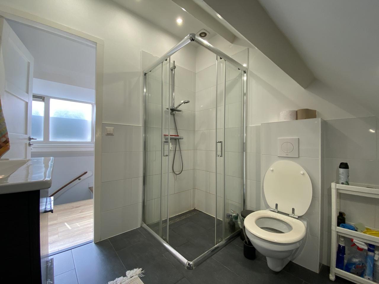 Licht dubbel bovenhuis met balkon - Afbeelding 12