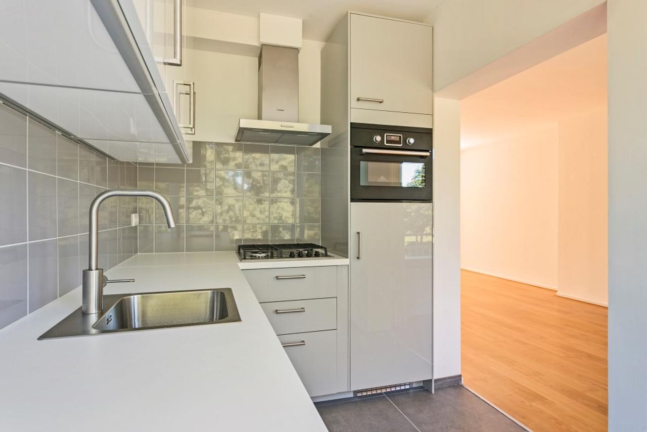 2-bedroom apartment with 2 balconies - Image 5