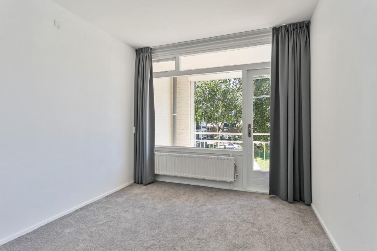 2-bedroom apartment with 2 balconies - Image 7