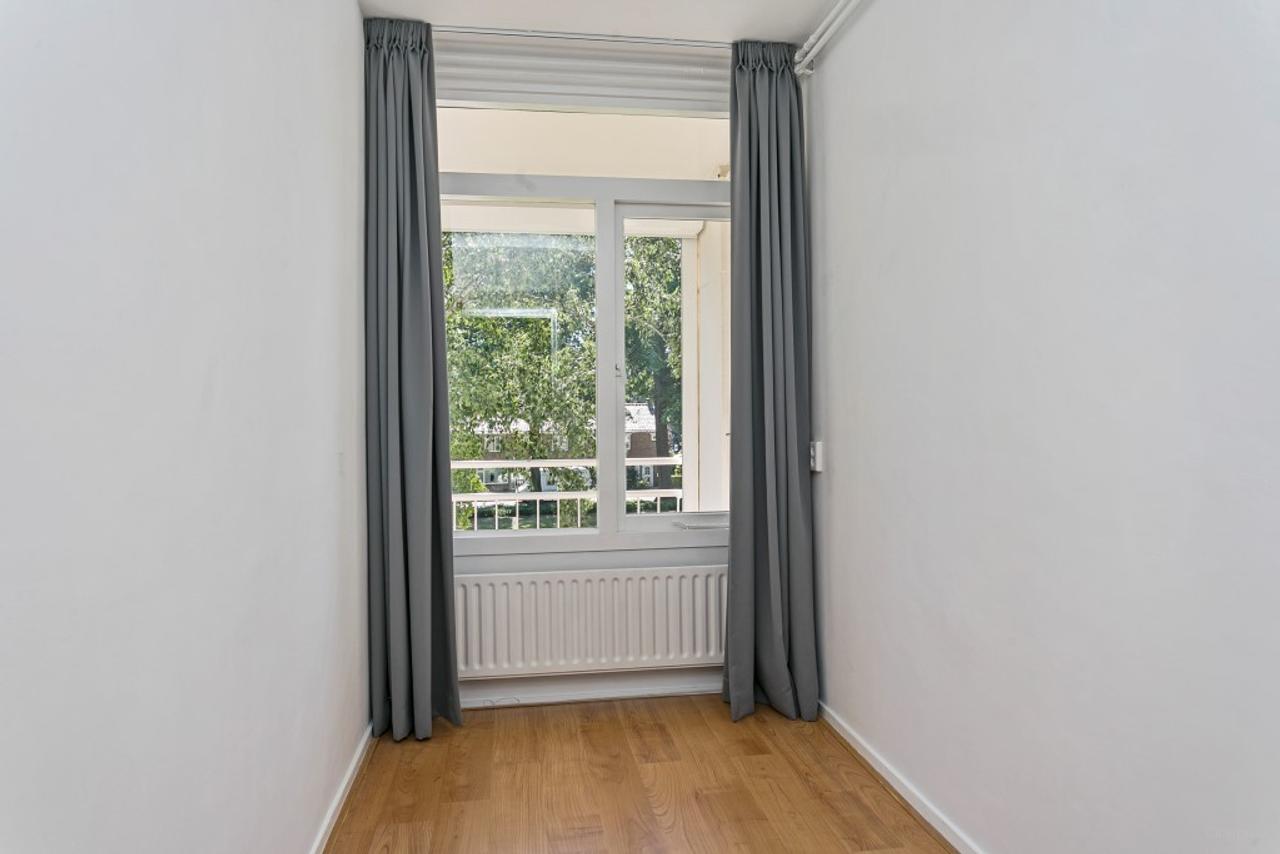 2-bedroom apartment with 2 balconies - Image 8