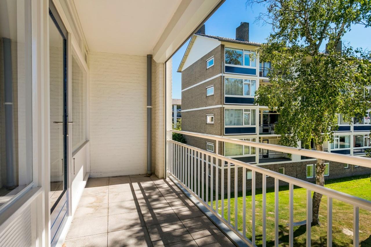 2-bedroom apartment with 2 balconies - Image 12