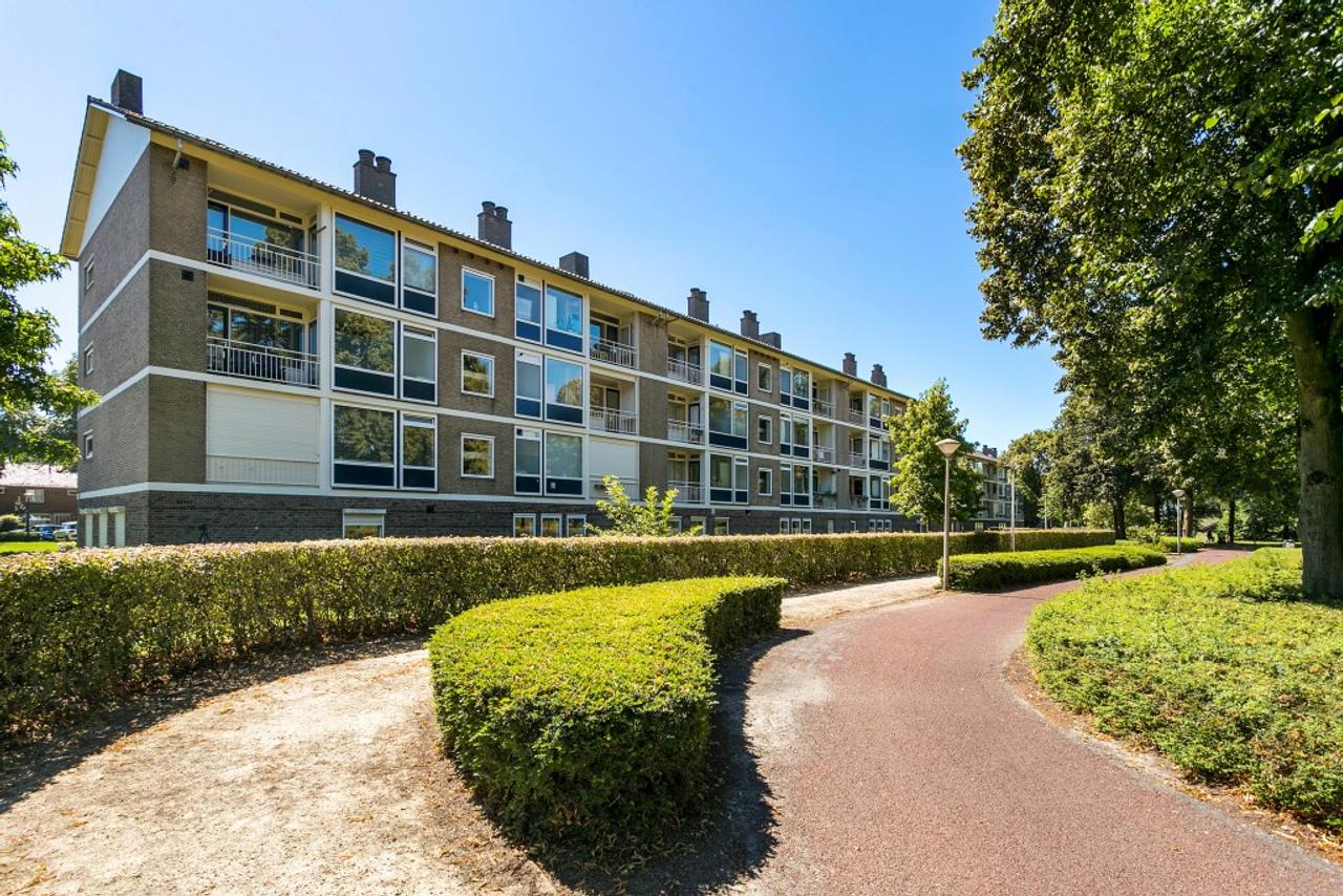 2-bedroom apartment with 2 balconies - Image 1