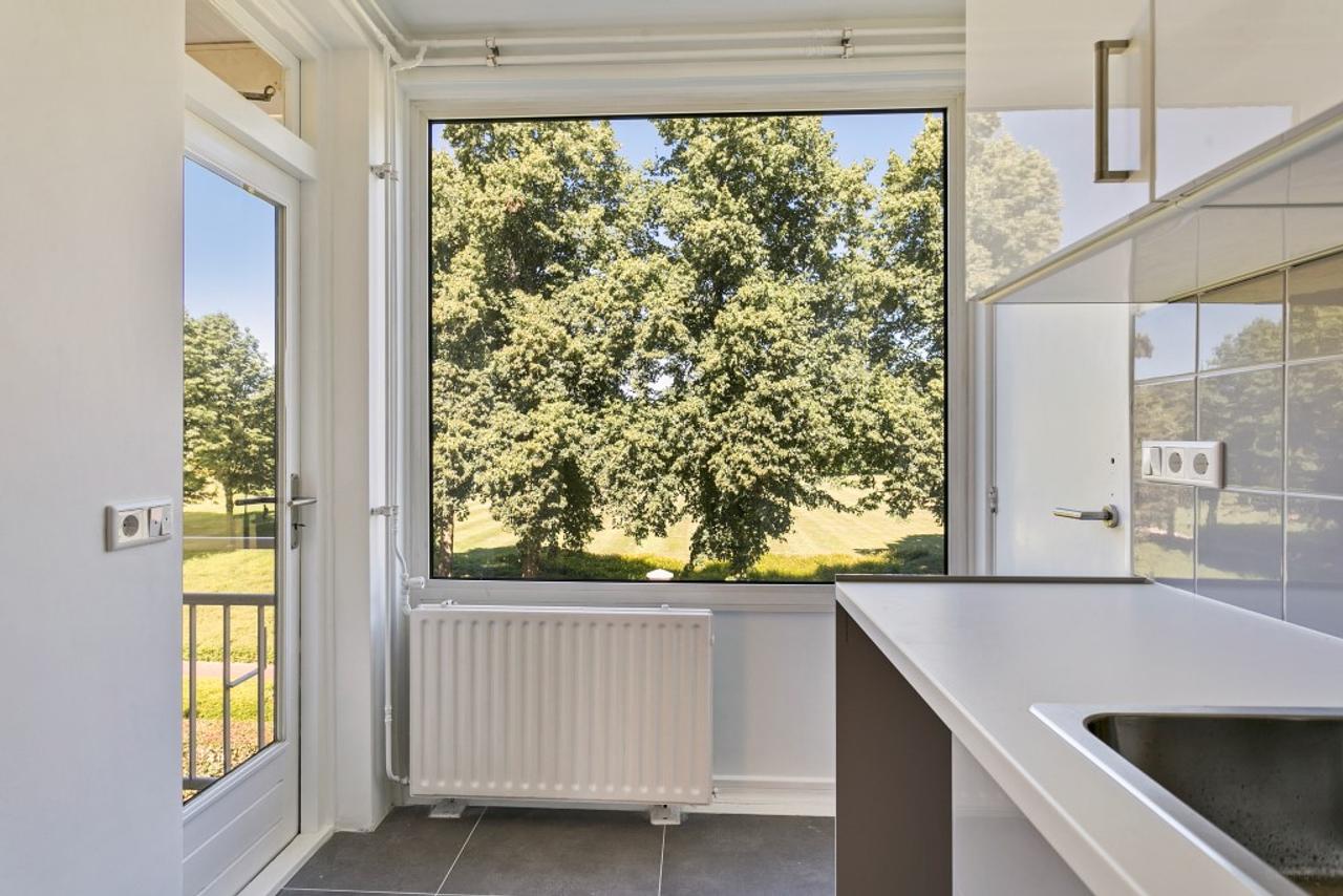 2-bedroom apartment with 2 balconies - Image 6