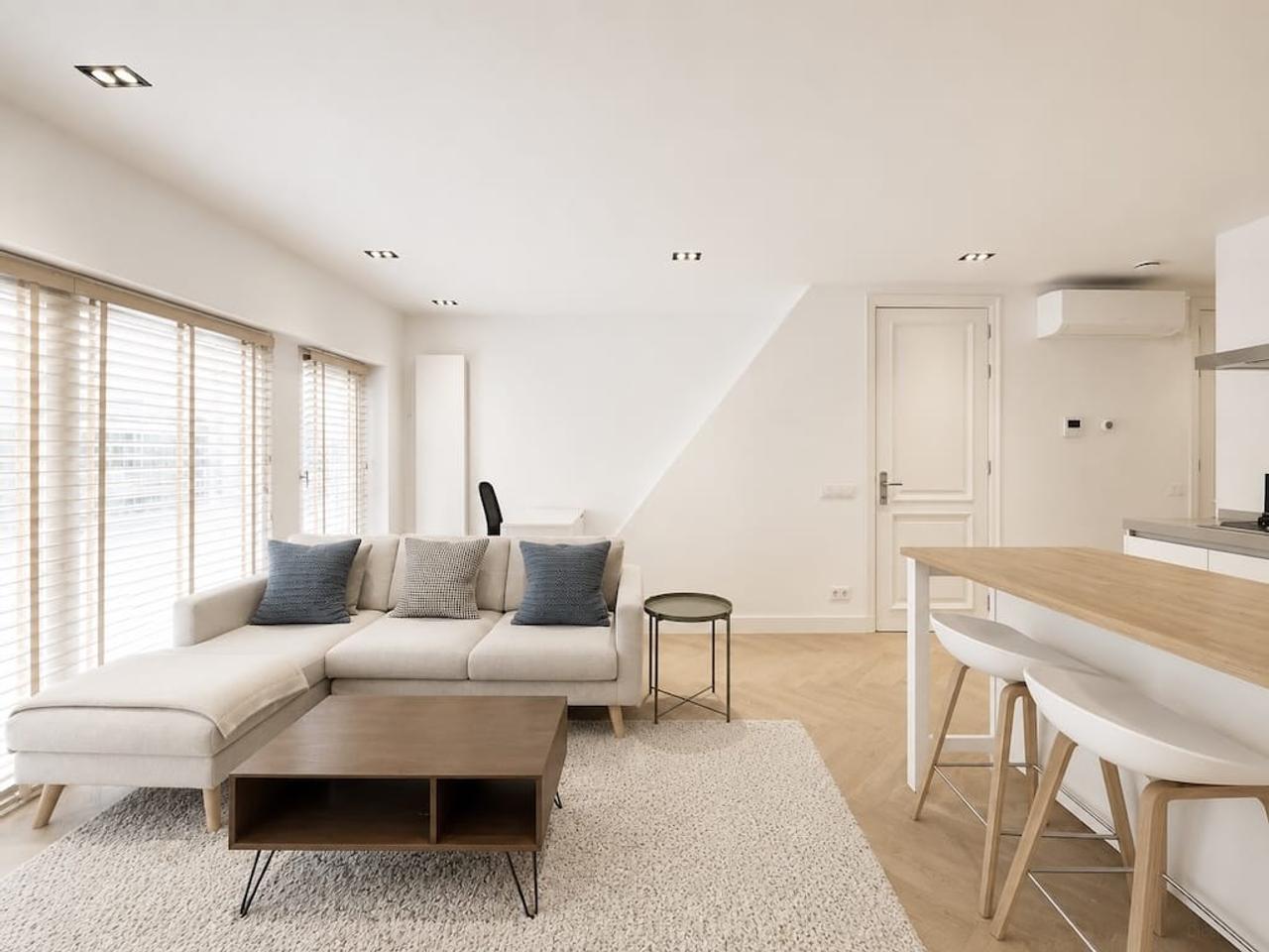 2-bedroom apartment with balcony - Image 3