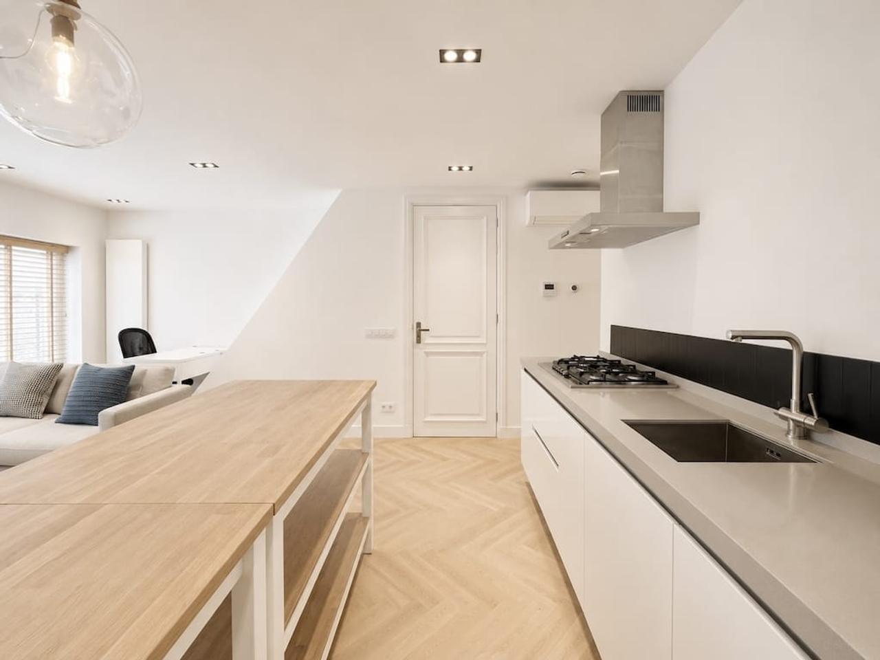2-bedroom apartment with balcony - Image 5