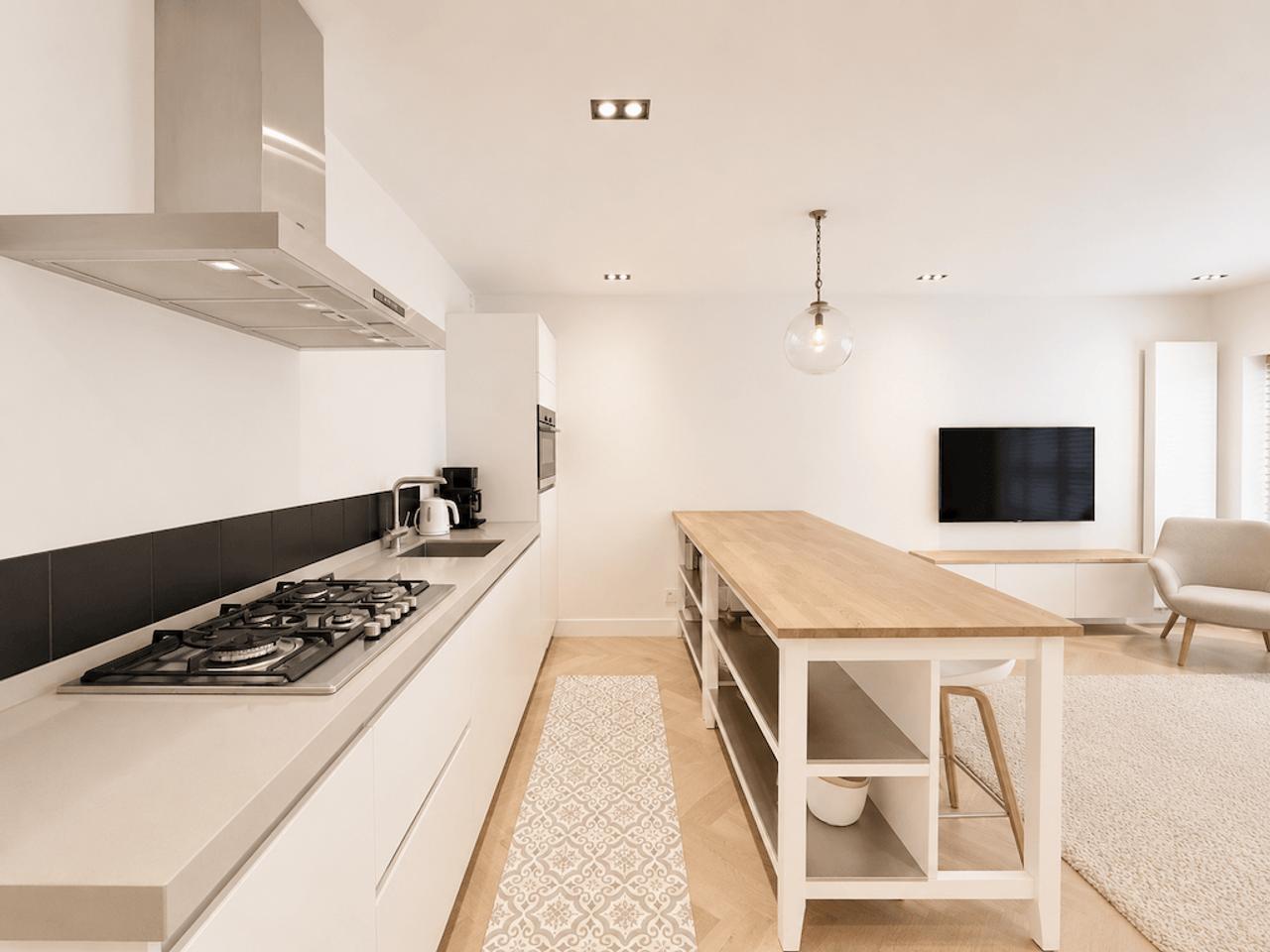 2-bedroom apartment with balcony - Image 6