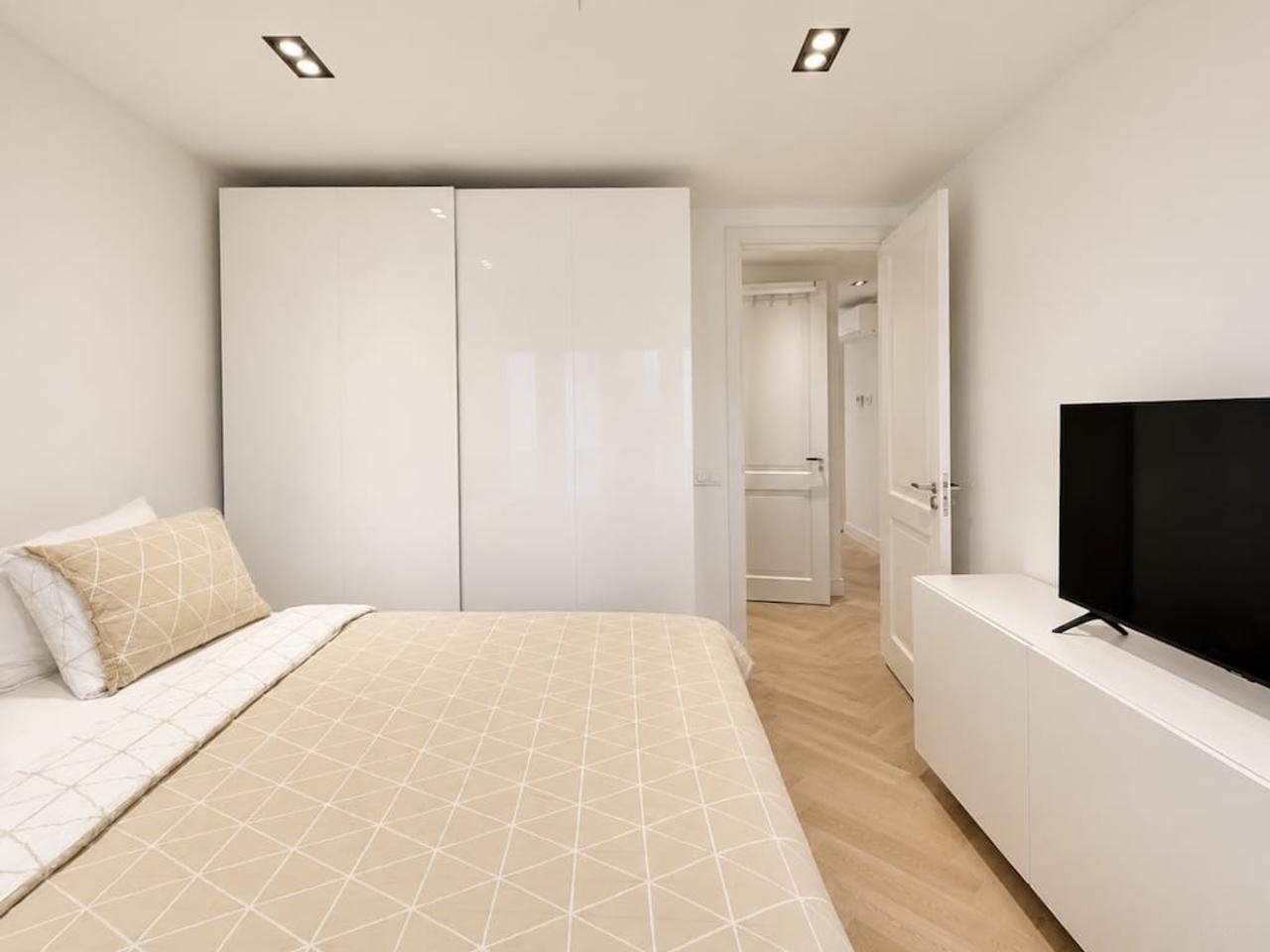 2-bedroom apartment with balcony - Image 8