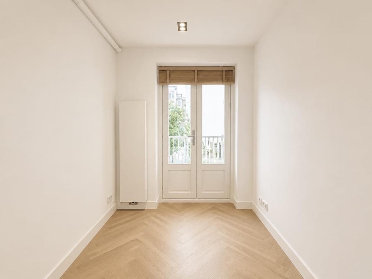 2-bedroom apartment with balcony - Image 11