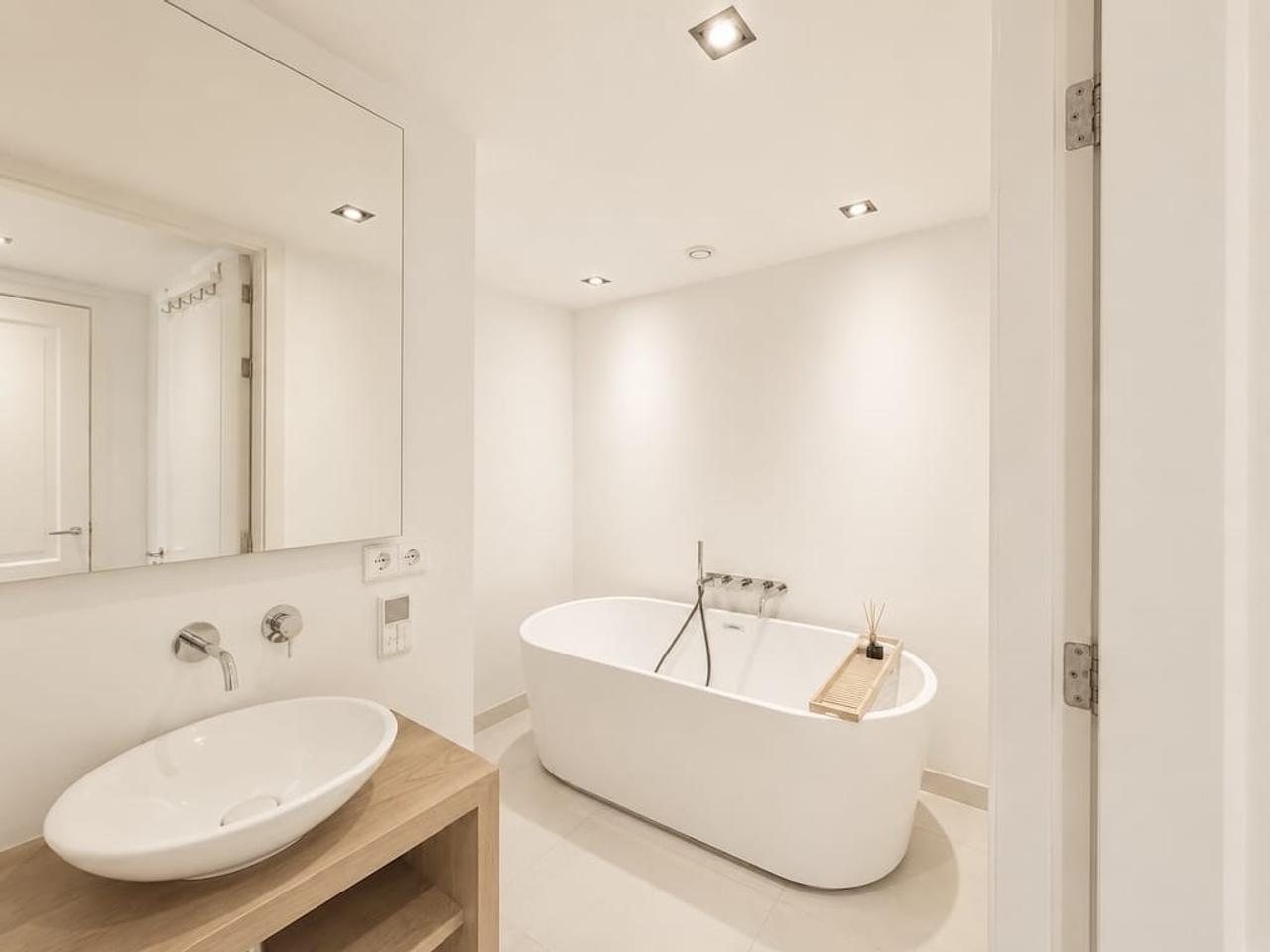 2-bedroom apartment with balcony - Image 12