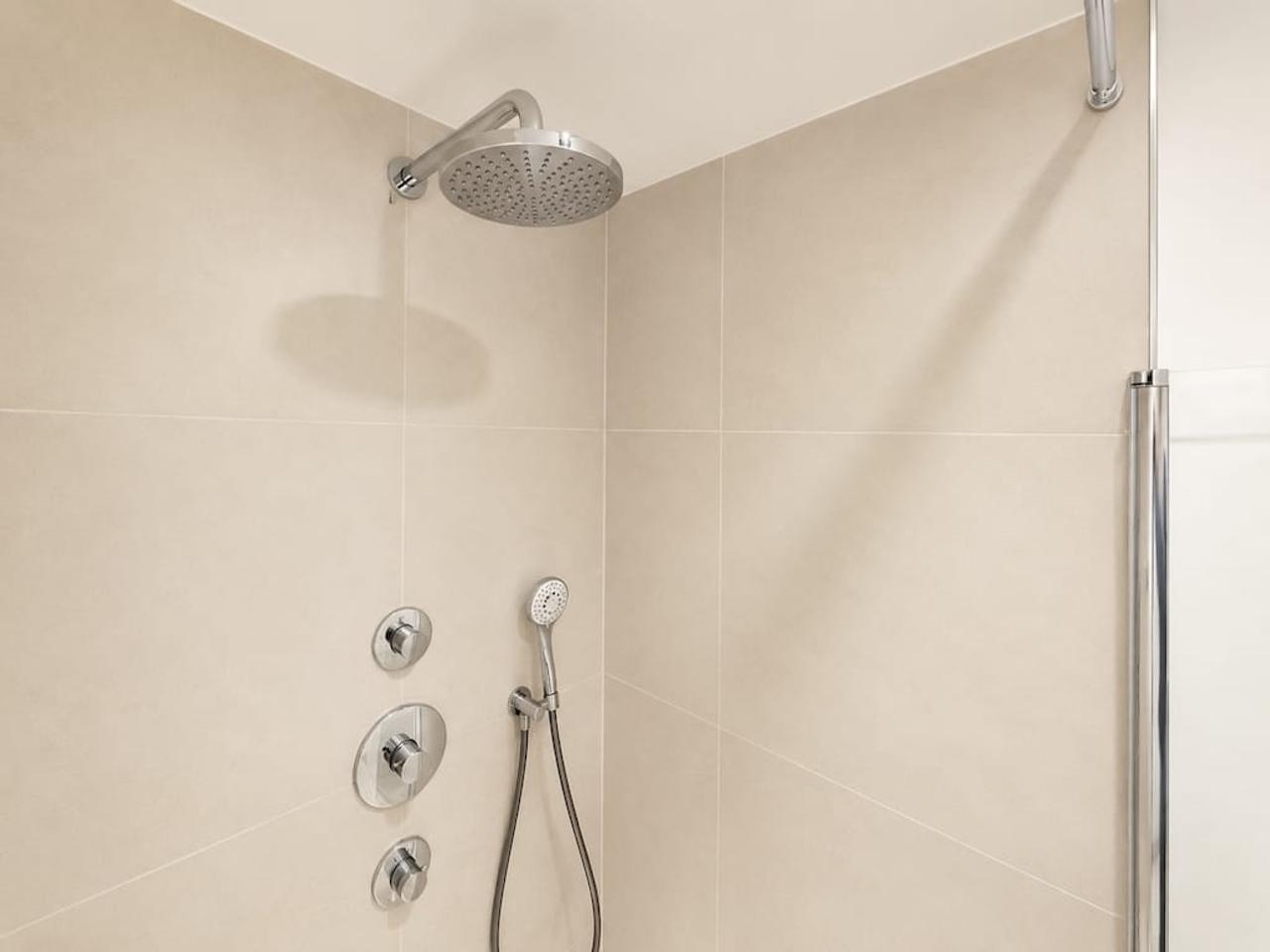2-bedroom apartment with balcony - Image 14