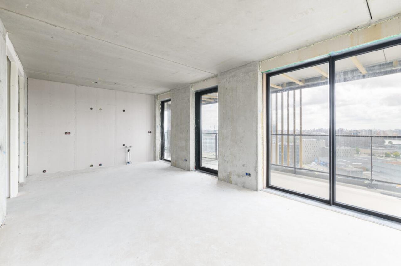Panoramic living overlooking the IJ on the 11th floor - Image 8