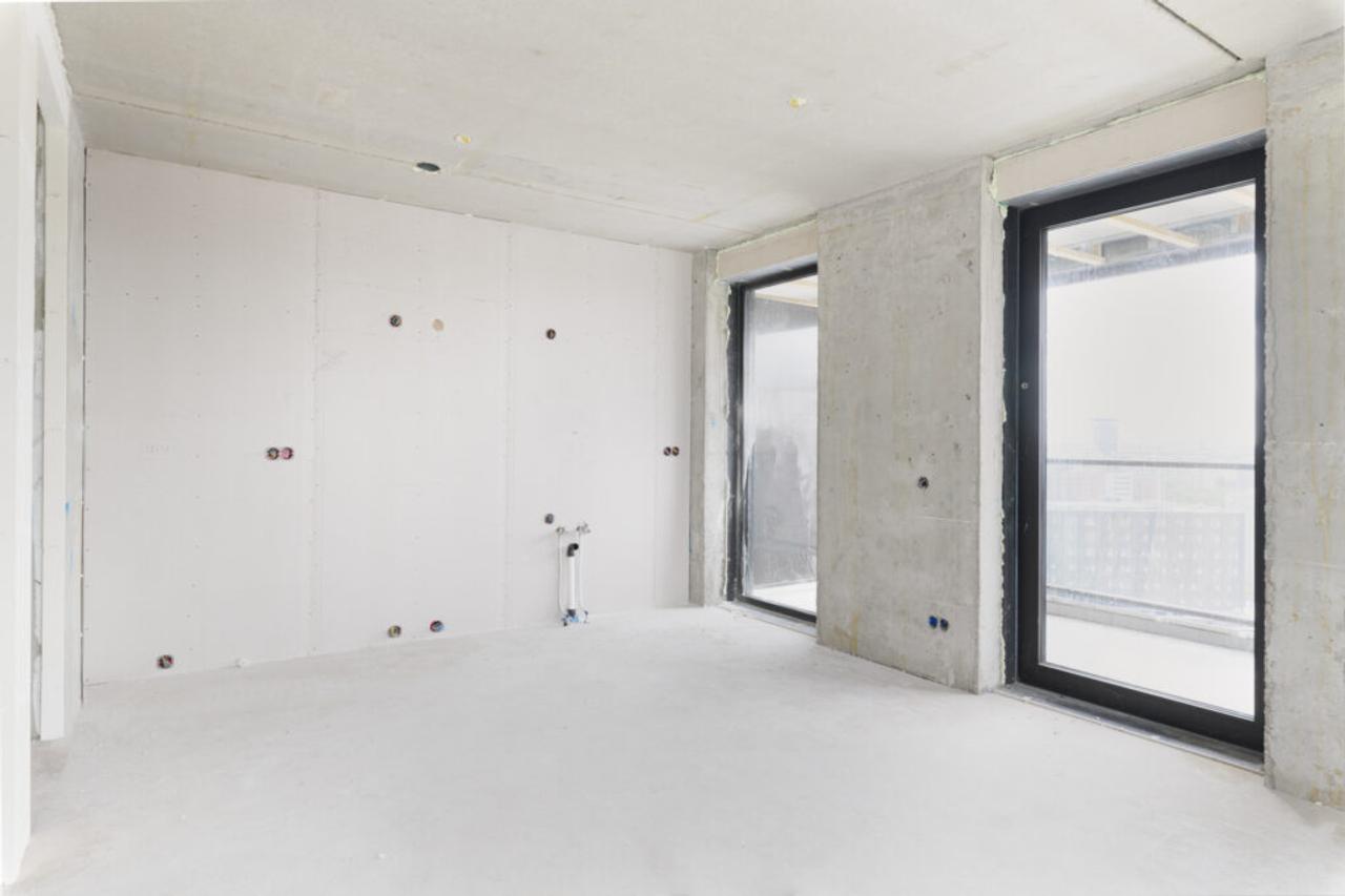 Panoramic living overlooking the IJ on the 11th floor - Image 10
