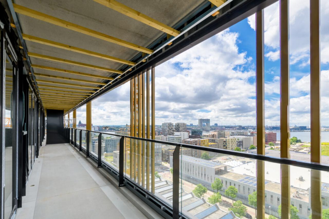 Panoramic living overlooking the IJ on the 11th floor - Image 12